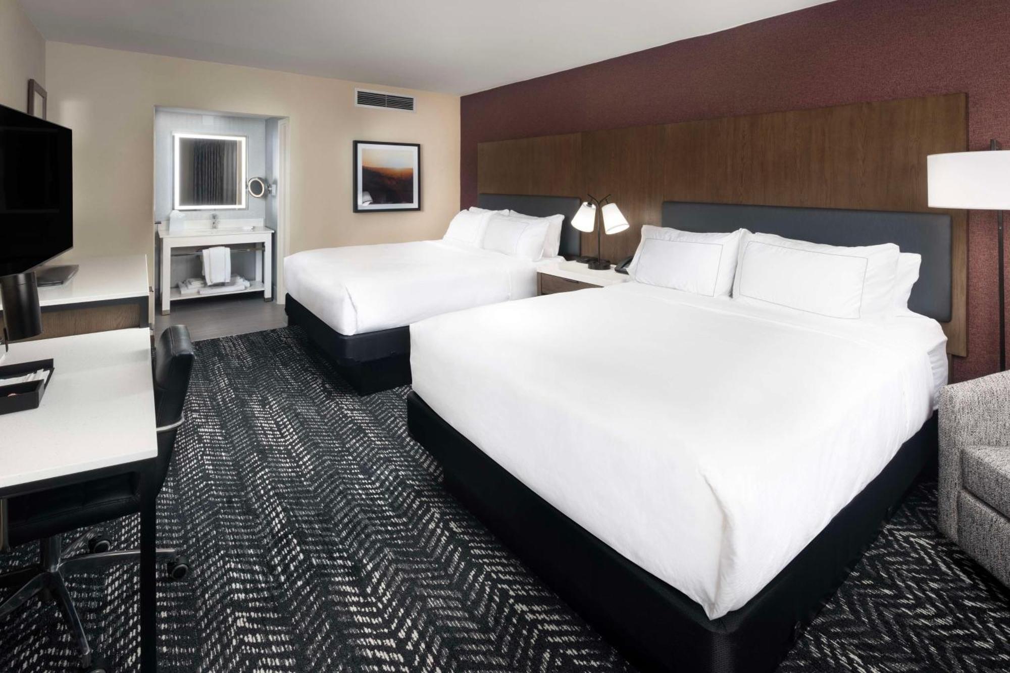 Doubletree By Hilton Manhattan, Ks Exterior foto