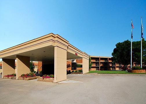 Doubletree By Hilton Manhattan, Ks Exterior foto